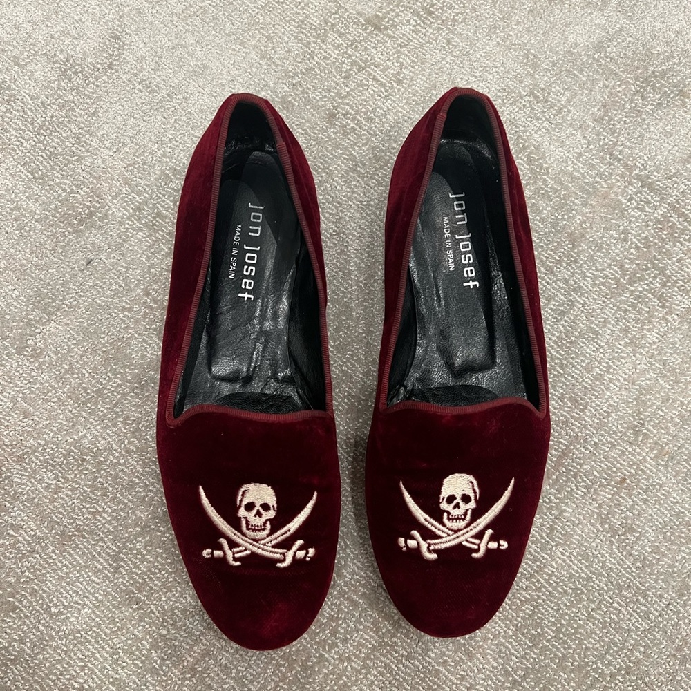 Jon Josef velvet Gatsby Skull Flat Size 6